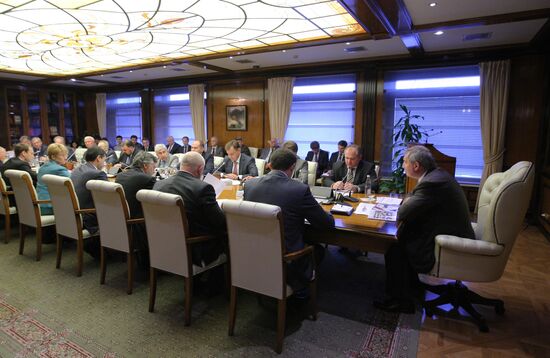 Dmitry Rogozin holds meeting on aircraft industry