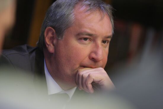 Dmitry Rogozin holds meeting on aircraft industry