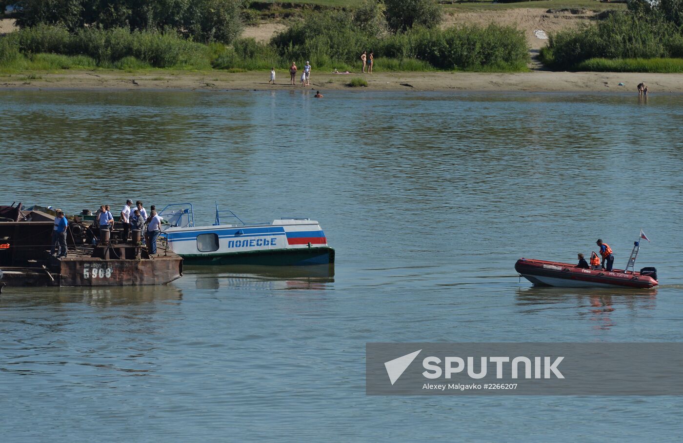 Motor ship and barge collide on Irtysh river, Omsk Region