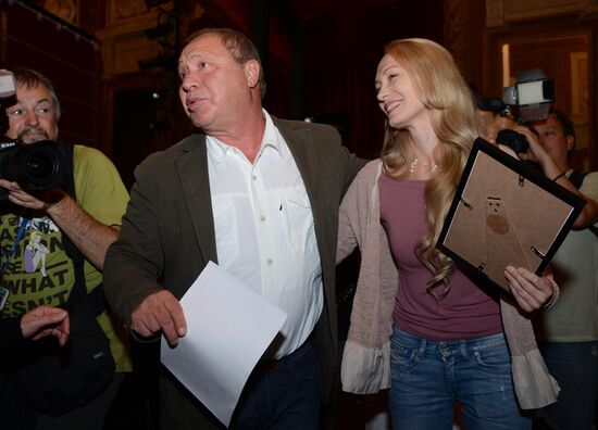 'School of Modern Drama' theater cast hold meeting