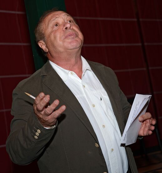 'School of Modern Drama' theater cast hold meeting