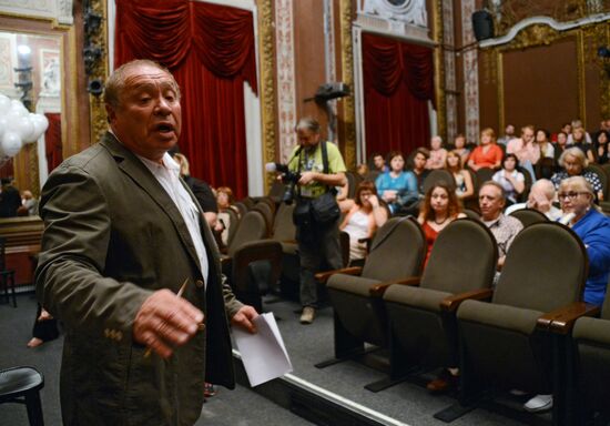 'School of Modern Drama' theater cast hold meeting