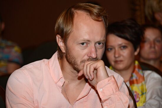 'School of Modern Drama' theater cast hold meeting