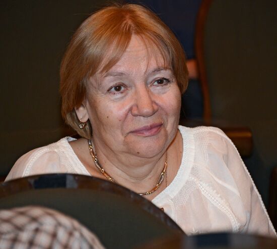 'School of Modern Drama' theater cast hold meeting