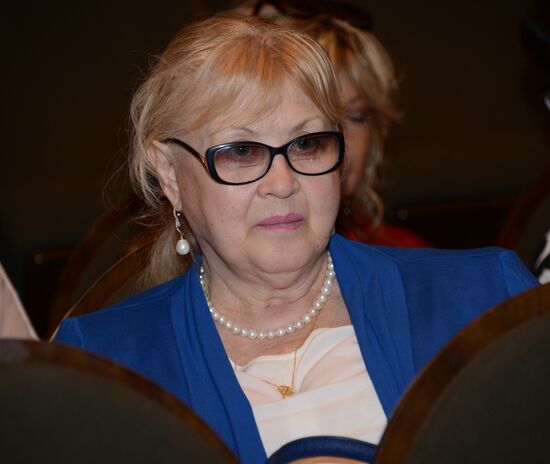 'School of Modern Drama' theater cast hold meeting