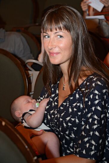 'School of Modern Drama' theater cast hold meeting