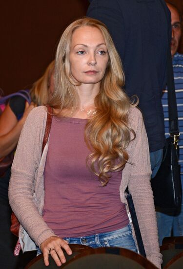 'School of Modern Drama' theater cast hold meeting