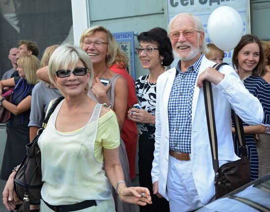'School of Modern Drama' theater cast hold meeting