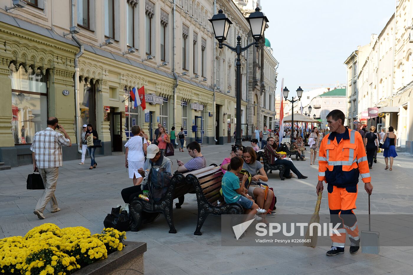 Pedestrian area on Nikolskaya Street, Moscow
