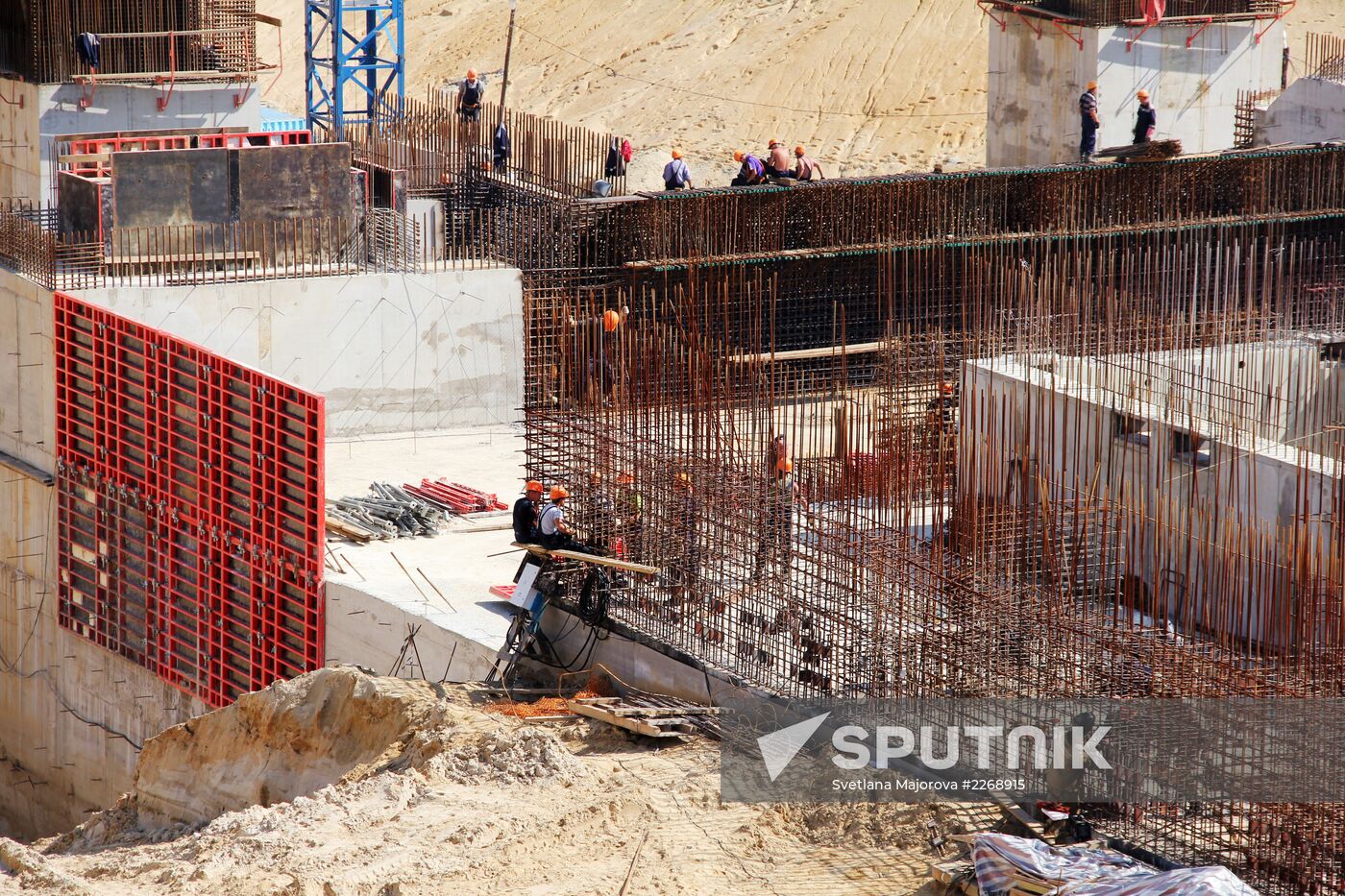 Rogozin visits Vostochny Space Center project in Uglegorsk