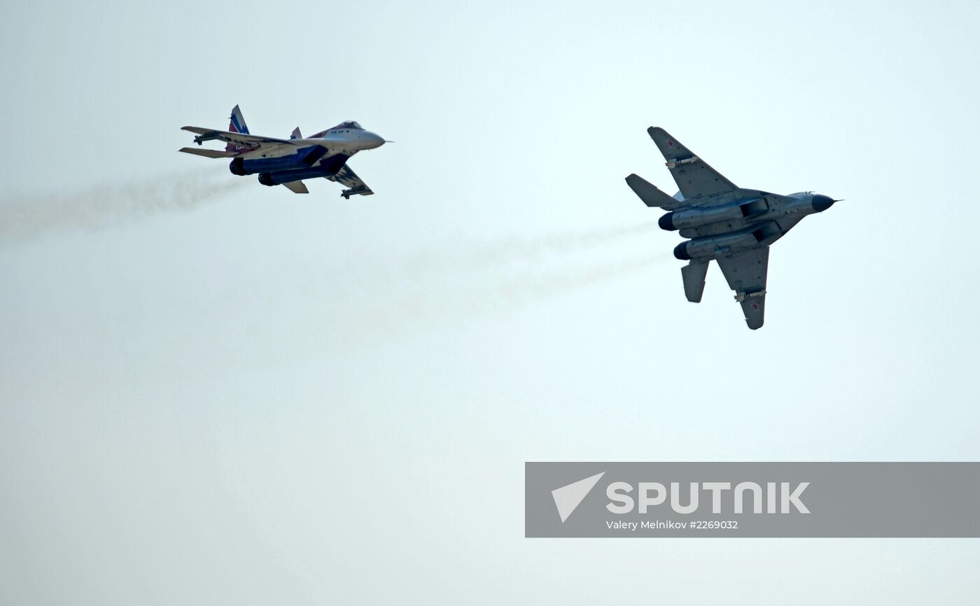 Training flights for air show MAKS-2013
