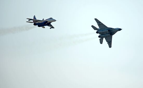 Training flights for air show MAKS-2013