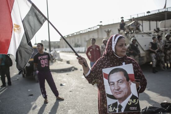 Egyptian ex-president's supporters celebrate his freedom