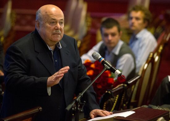 Meeting of Et Cetera Theater company