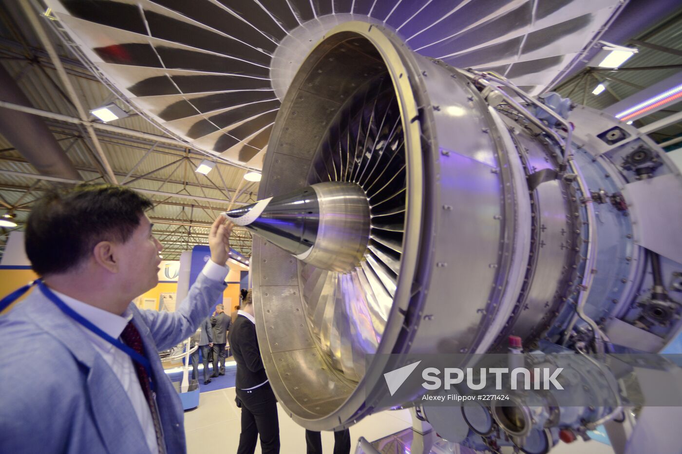 MAKS 2013 airshow kicks off