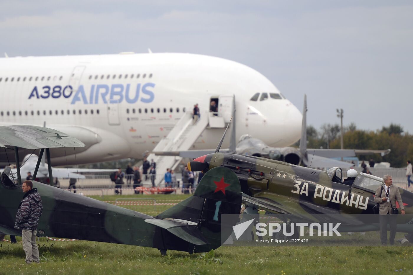 MAKS 2013 airshow kicks off