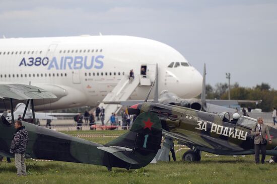 MAKS 2013 airshow kicks off