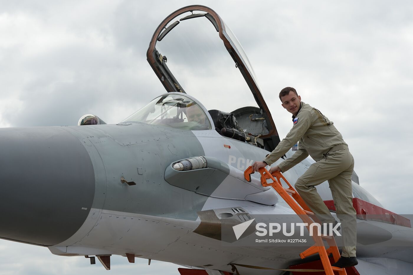 MAKS 2013 airshow kicks off