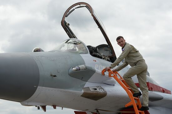 MAKS 2013 airshow kicks off