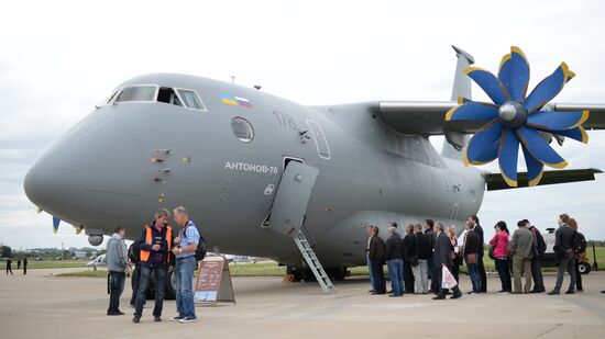 MAKS 2013 airshow kicks off
