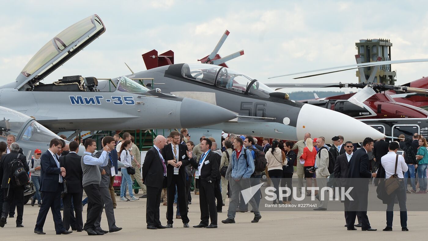 MAKS 2013 airshow kicks off