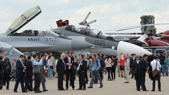 MAKS 2013 airshow kicks off