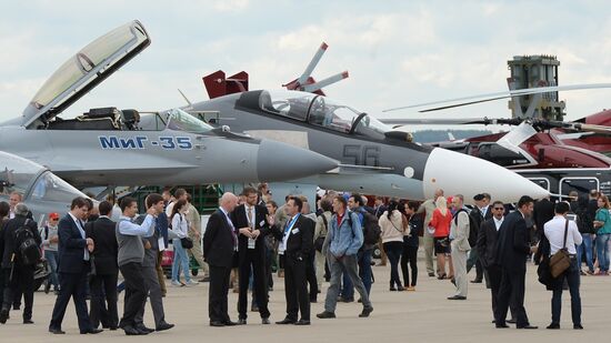MAKS 2013 airshow kicks off