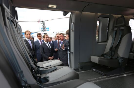 Medvedev attends MAKS International Aviation and Space Salon
