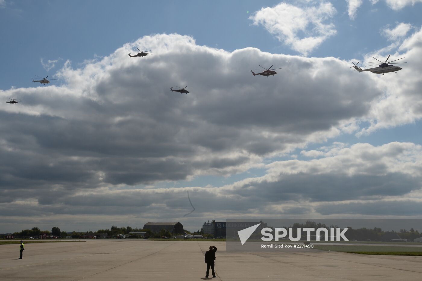 MAKS 2013 airshow kicks off