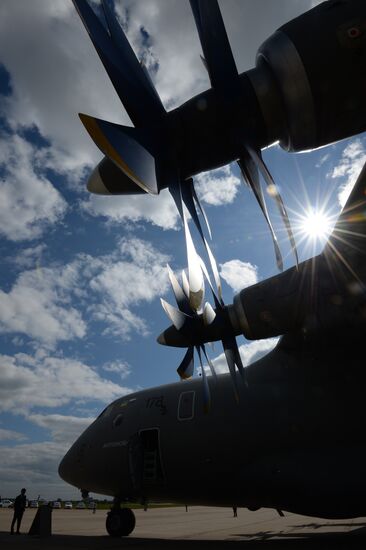 MAKS 2013 airshow kicks off