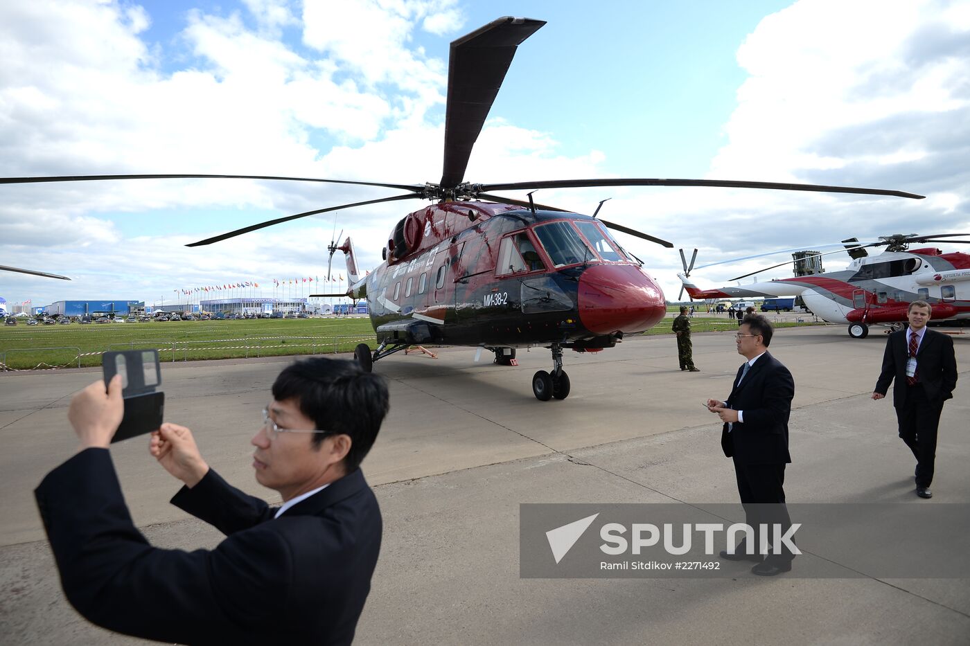 MAKS 2013 airshow kicks off