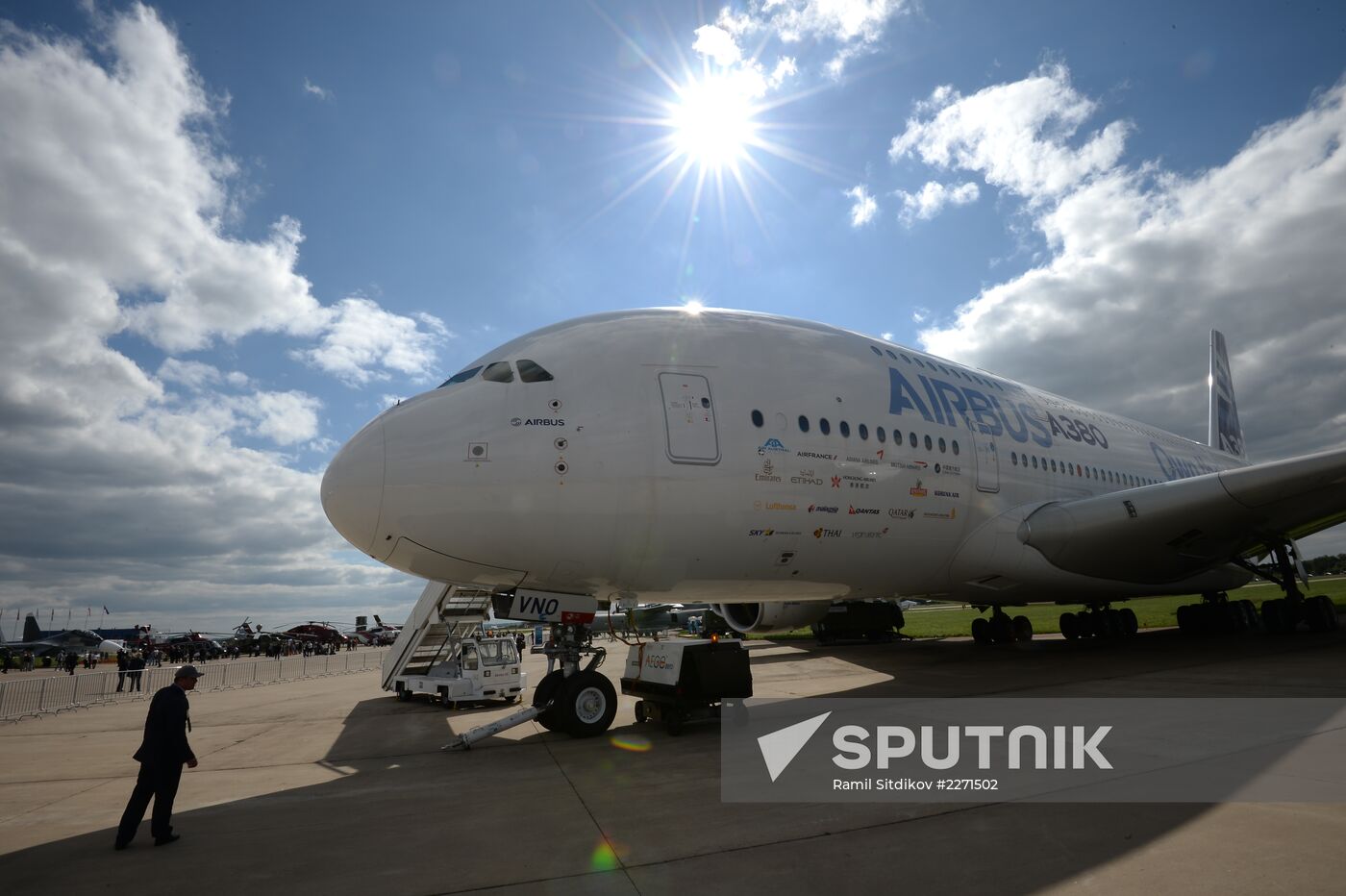 MAKS 2013 airshow kicks off