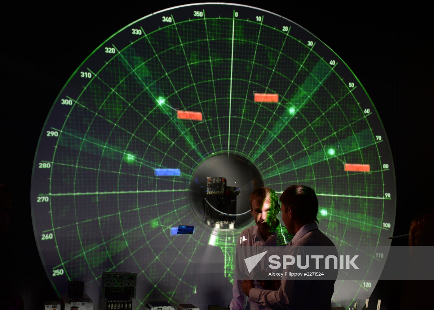 MAKS 2013 airshow kicks off