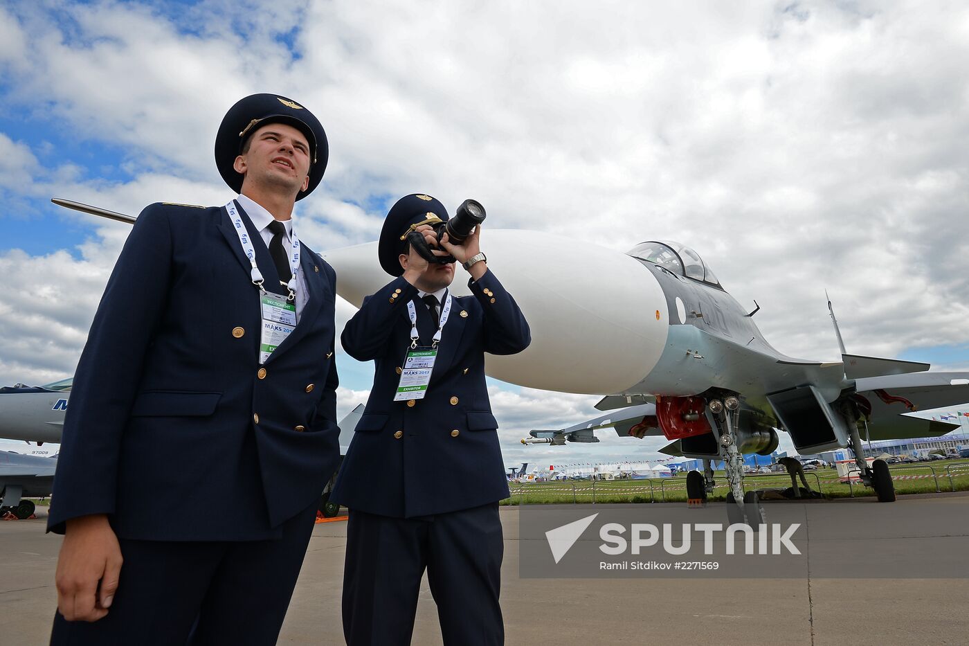 MAKS 2013 airshow kicks off