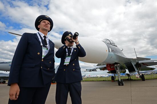 MAKS 2013 airshow kicks off