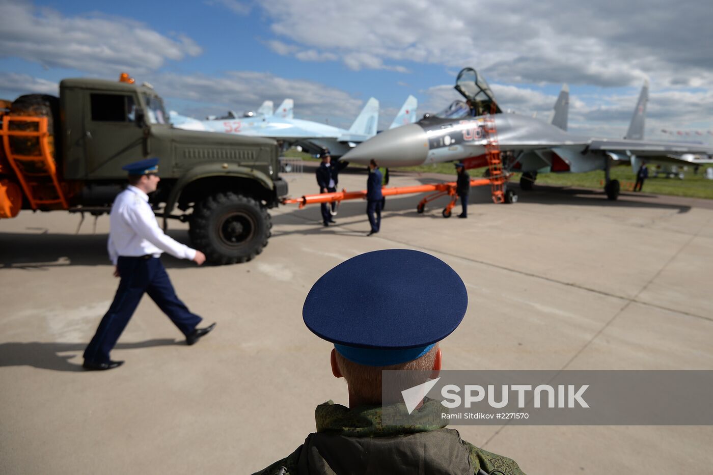 MAKS 2013 airshow kicks off