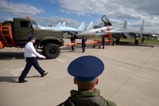 MAKS 2013 airshow kicks off