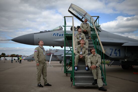 MAKS 2013 airshow kicks off