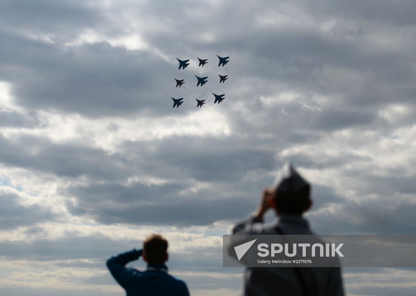 MAKS 2013 airshow kicks off