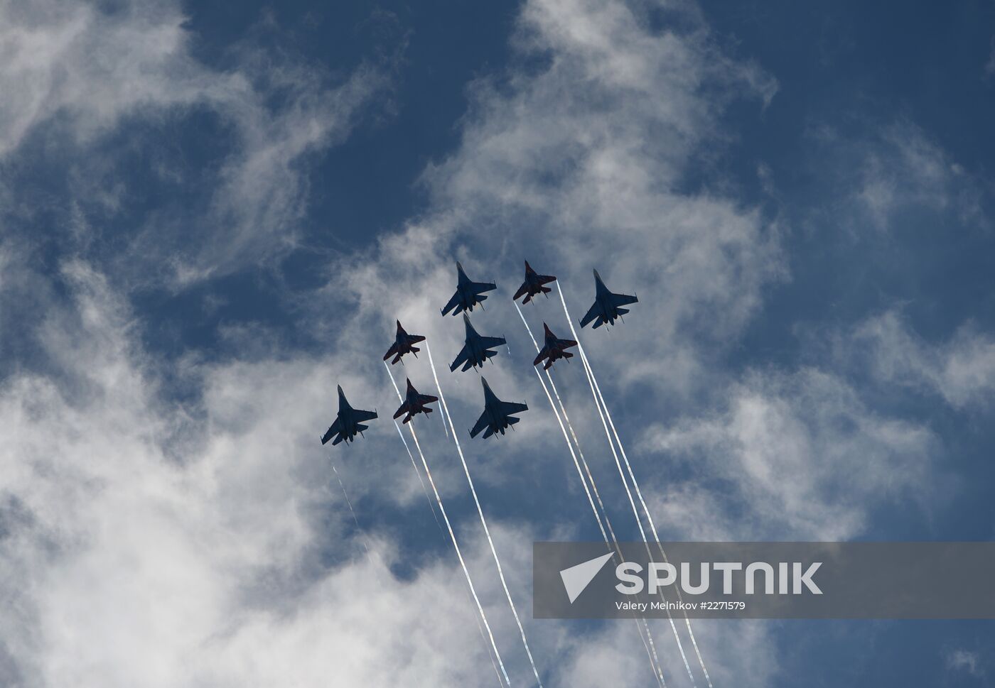 MAKS 2013 airshow kicks off