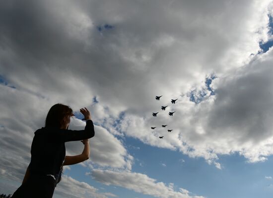 MAKS 2013 airshow kicks off
