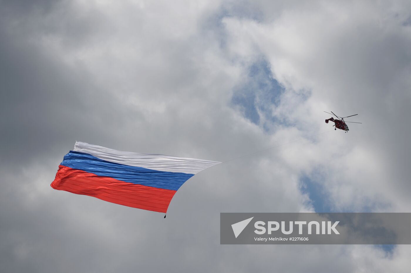 MAKS 2013 airshow kicks off