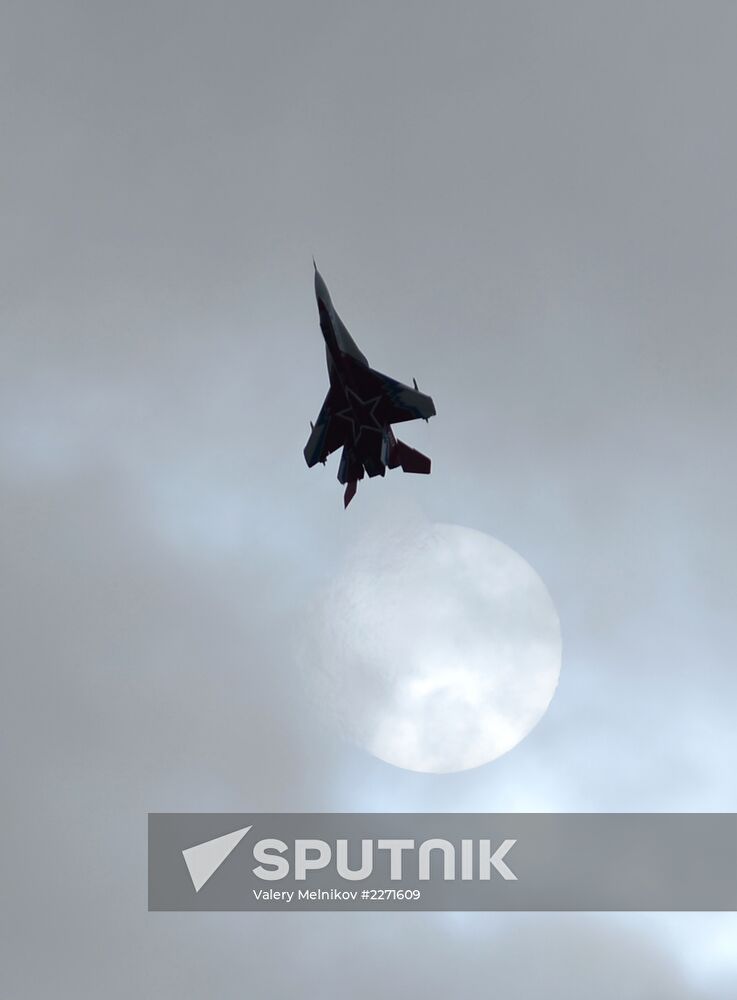 MAKS 2013 airshow kicks off