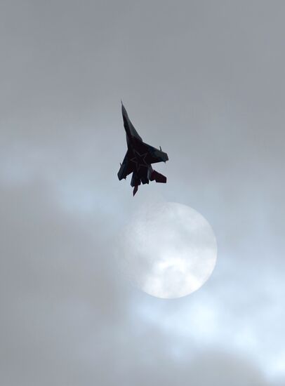MAKS 2013 airshow kicks off