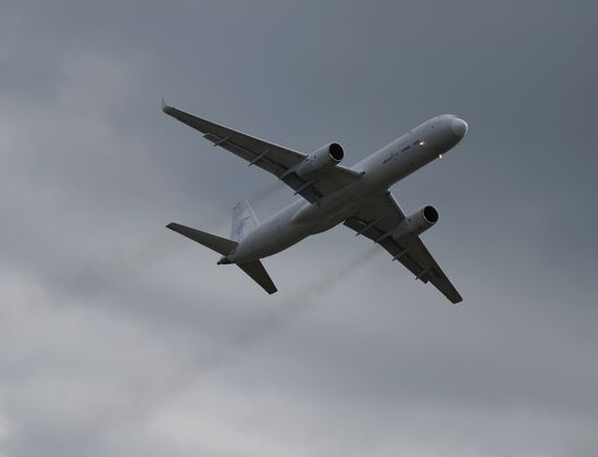 MAKS 2013 airshow kicks off