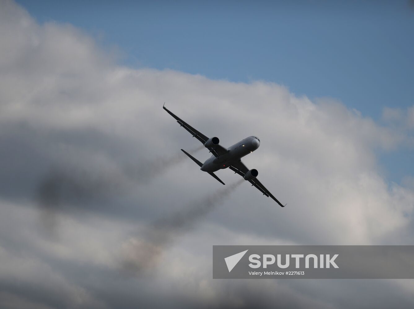 MAKS 2013 airshow kicks off
