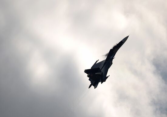 MAKS 2013 airshow kicks off