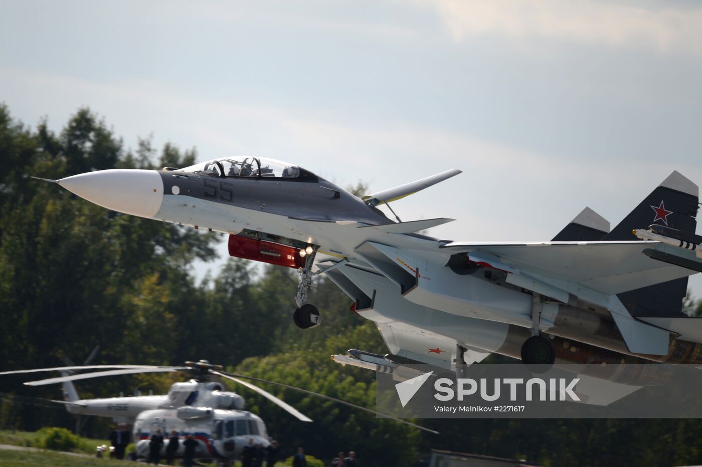 MAKS 2013 airshow kicks off