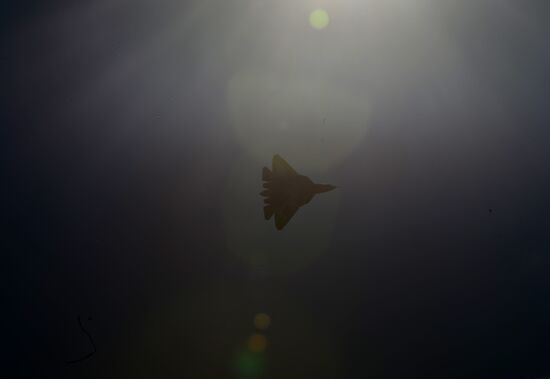 MAKS 2013 airshow kicks off
