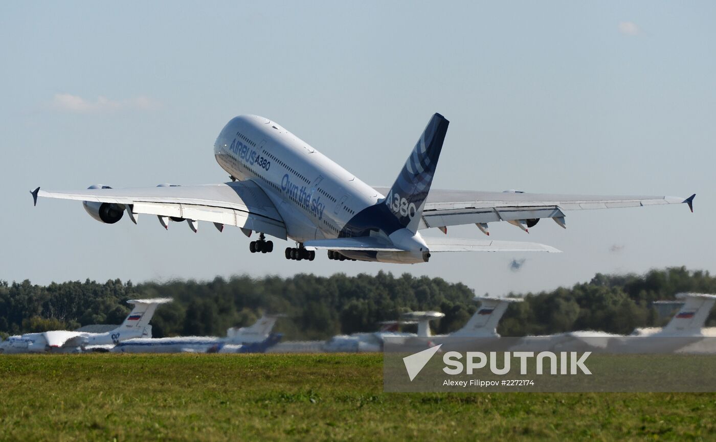 Air show at MAKS 2013